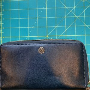 Lovely Tory Burch Continental Wallet.